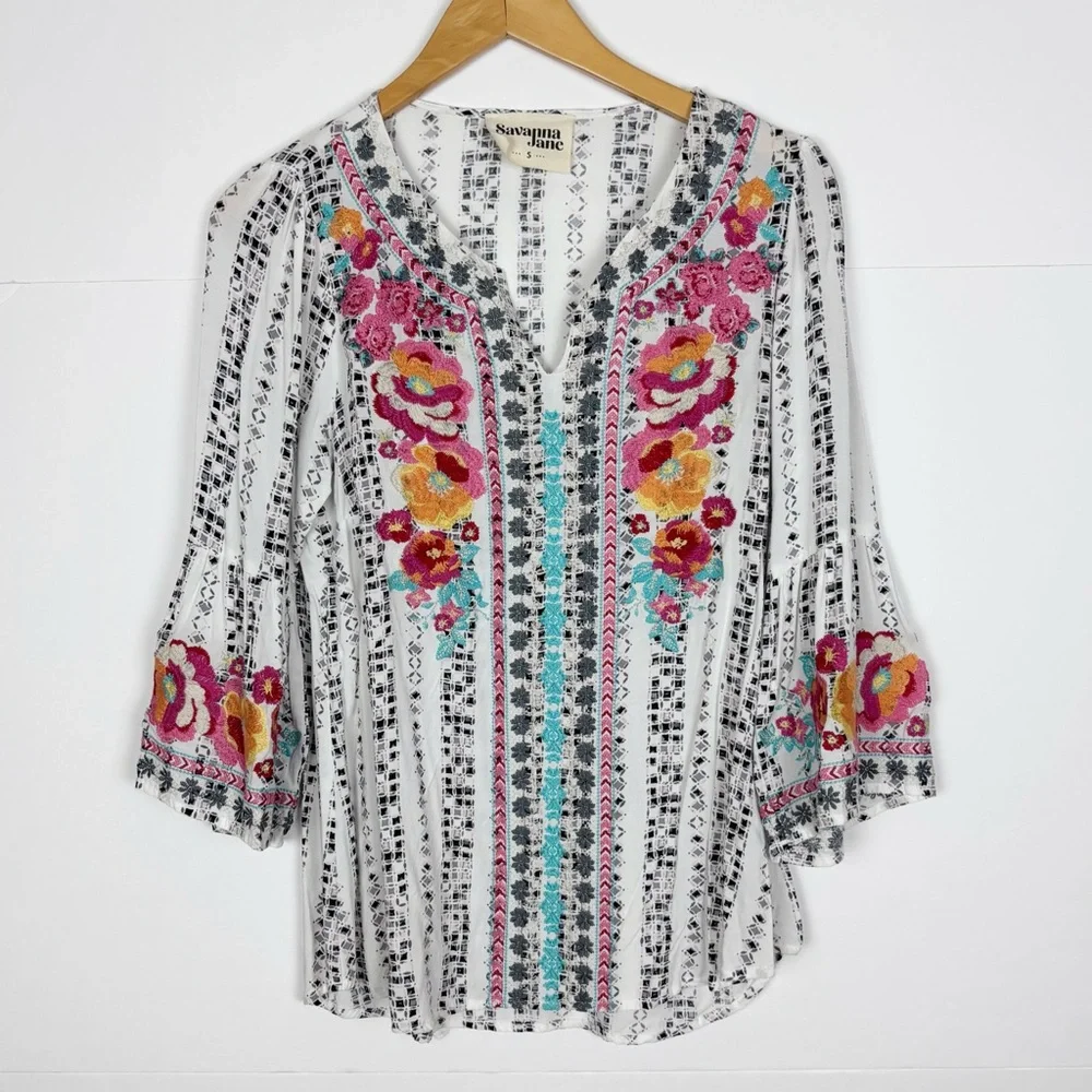 Savanna Jane Floral Embroidered Bell Sleeve Boho Split Neck Top Size Small - Picture 9 of 9
